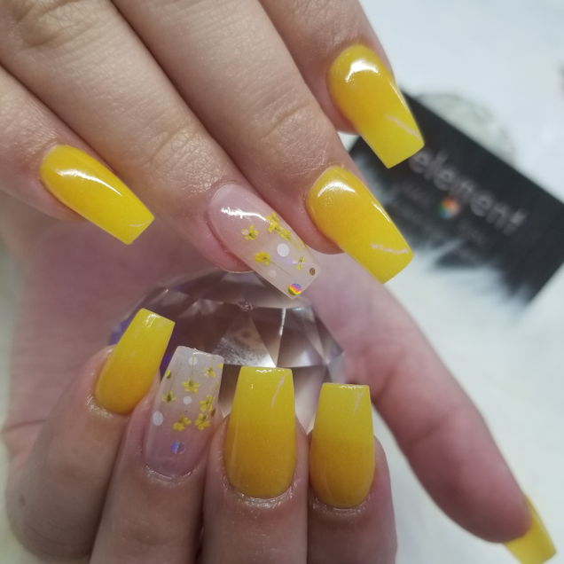 Illustration for article titled Beautify Your Nails With Dip Powder SNS Manicure From A Reputed Salon